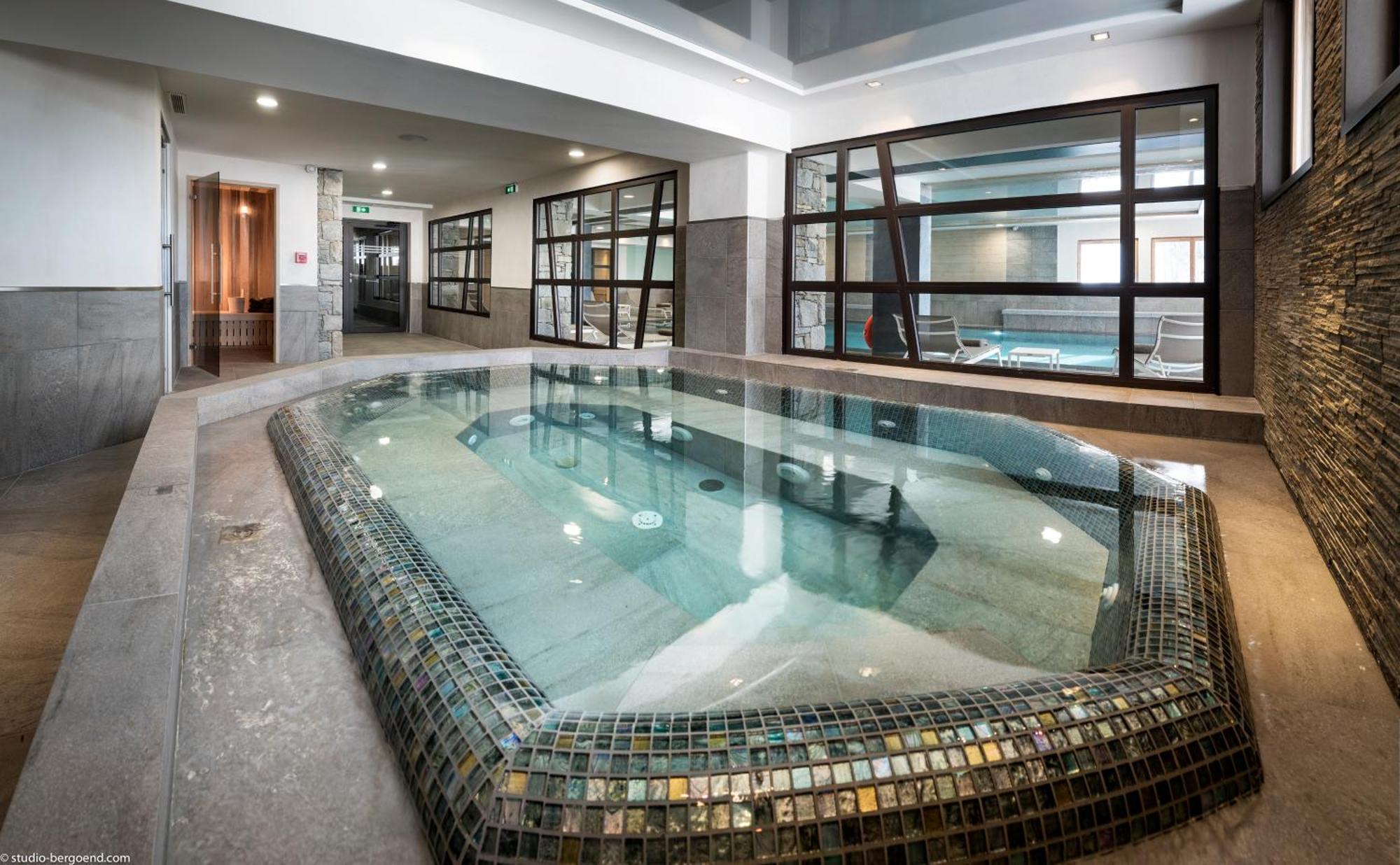 Mgm Hotels & Residences - Residence Le Roc Des Tours เลอกรองด์บอร์นอง ภายนอก รูปภาพ