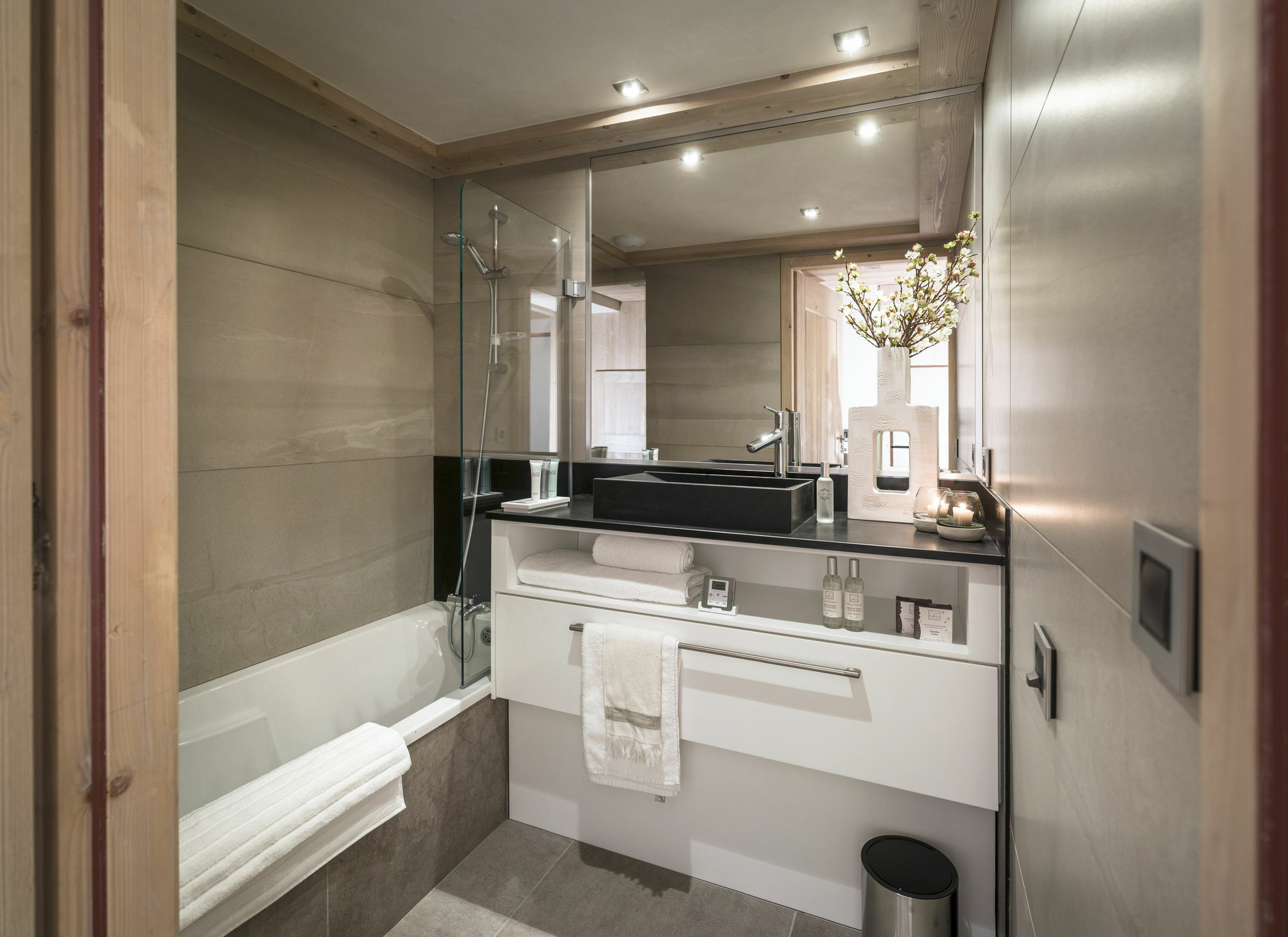 Mgm Hotels & Residences - Residence Le Roc Des Tours เลอกรองด์บอร์นอง ภายนอก รูปภาพ